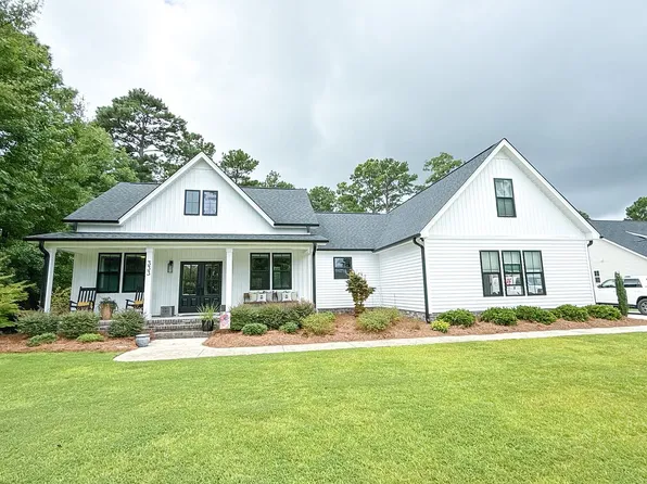 333 Masters Ln, Hampstead, NC 28443