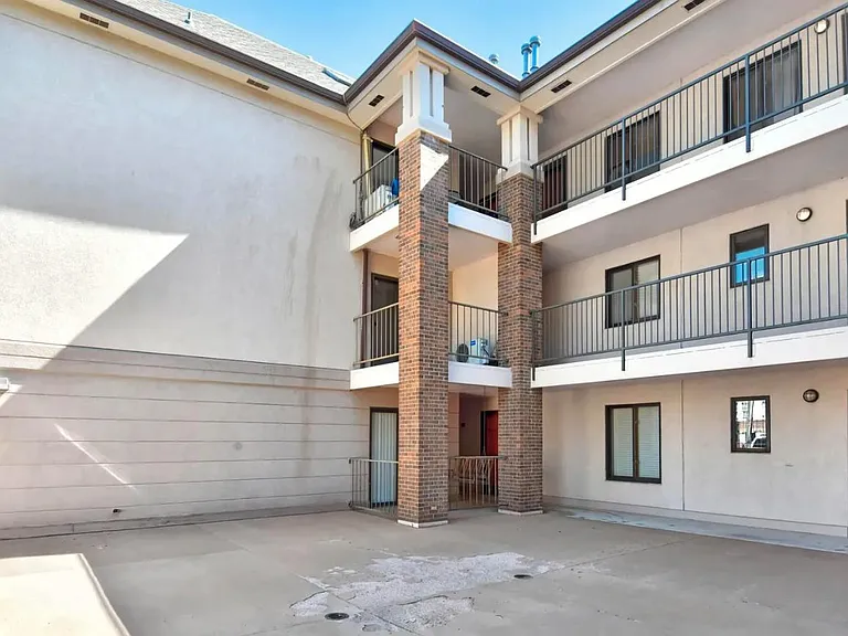 1085 Broadway St #6 — Photo 14