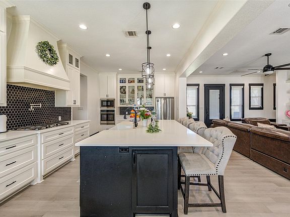 3rd image of 1607 Avenue E