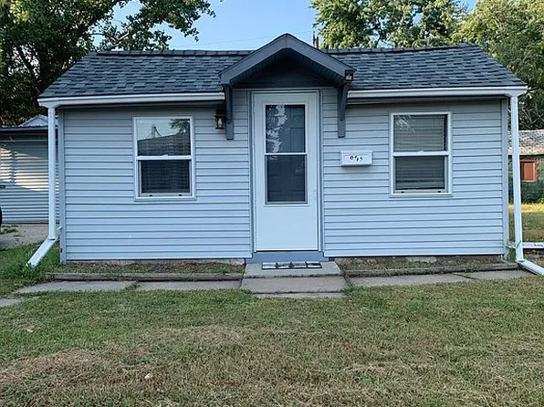 908 E 11th St, Yankton, SD 57078