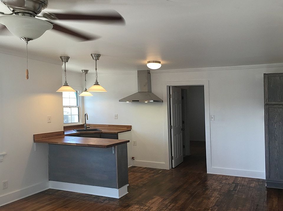 2nd image of 4811 Saturn St