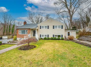 580 Park Ave, Huntington, NY 11743