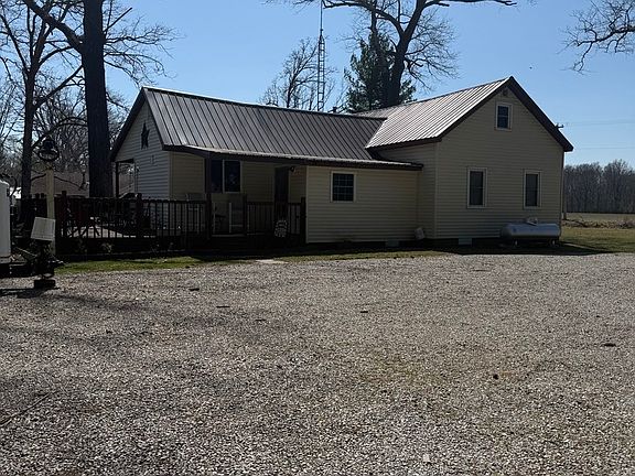 3rd image of 1140 Race Track Rd