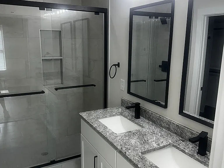 2020 Glades Dr — Photo 3