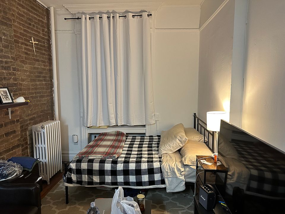2nd image of 402 W 46th St APT 1FW