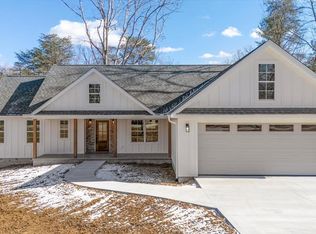 22 Manhato Ct, Crossville, TN 38572