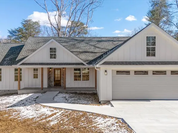 22 Manhato Ct, Crossville, TN 38572