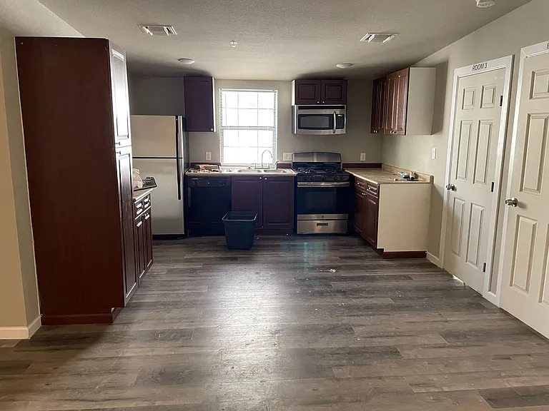 1010 W 25th St — Photo 58