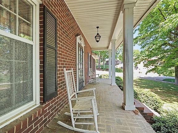 5th image of 654 Runningbrook Ln