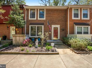 2076 Golf Course Dr, Reston, VA 20191