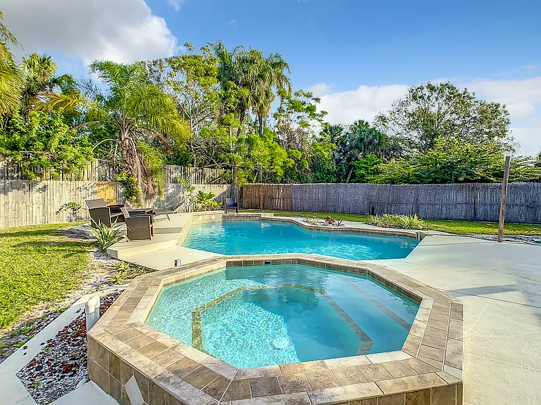 2437 Arapaho St — Photo 43