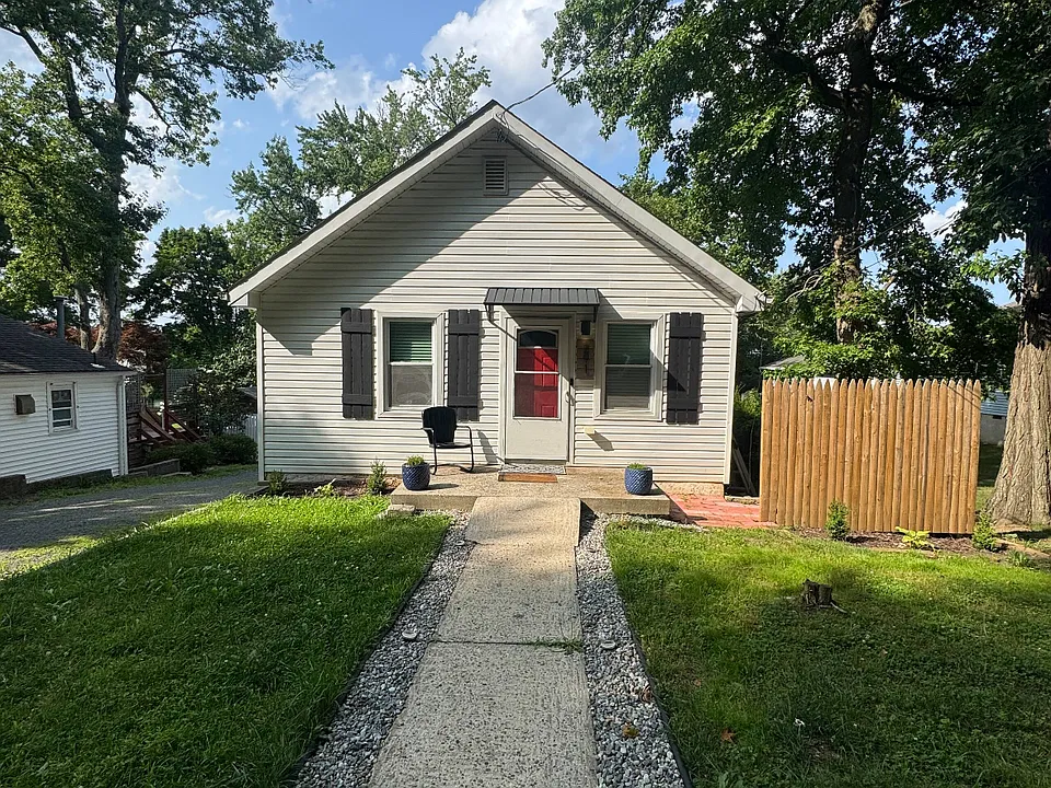 291 Hillside Ave
