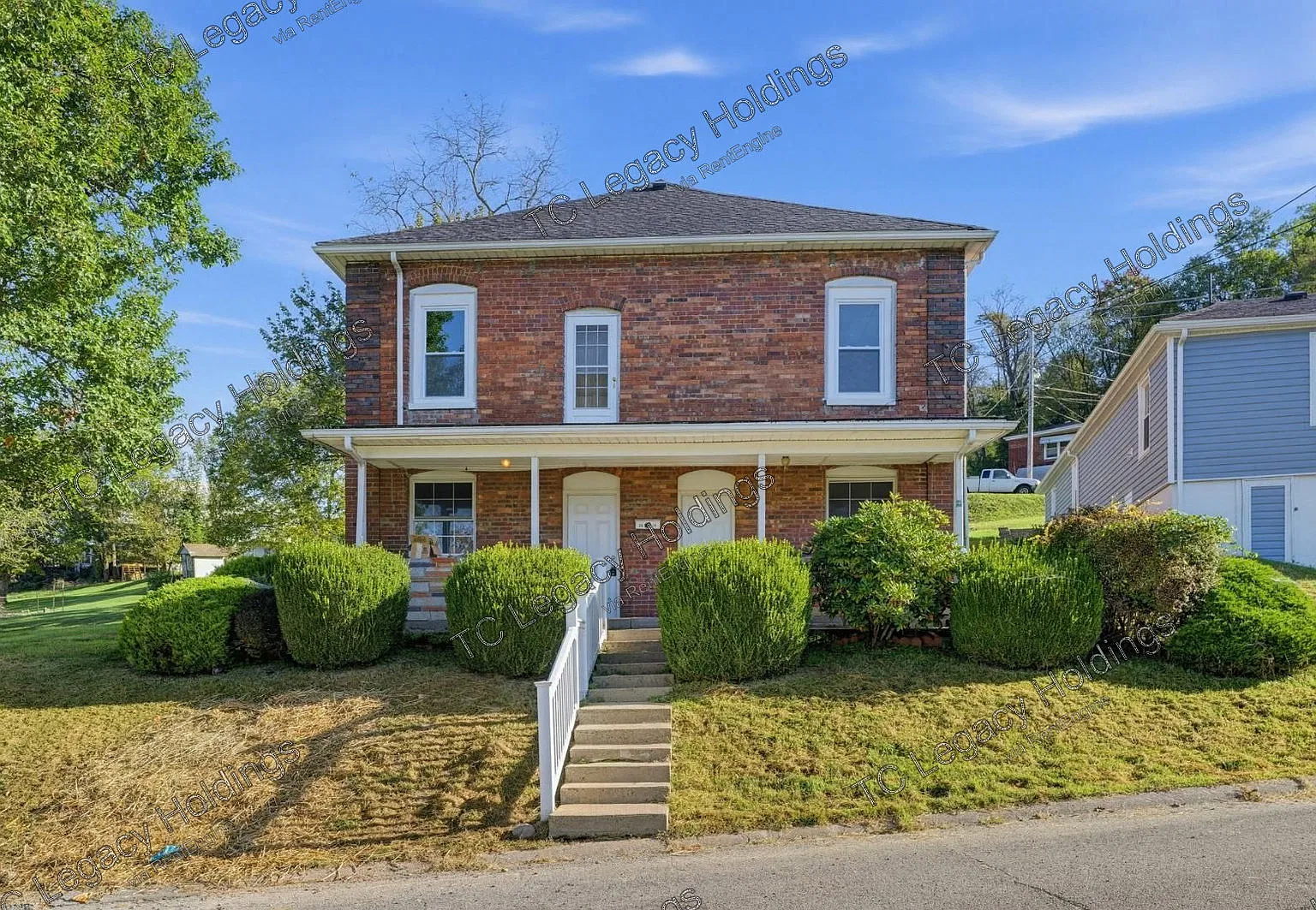 4 bed, 2.0 bath, 2144 sqft, $1,600 — Photo 1