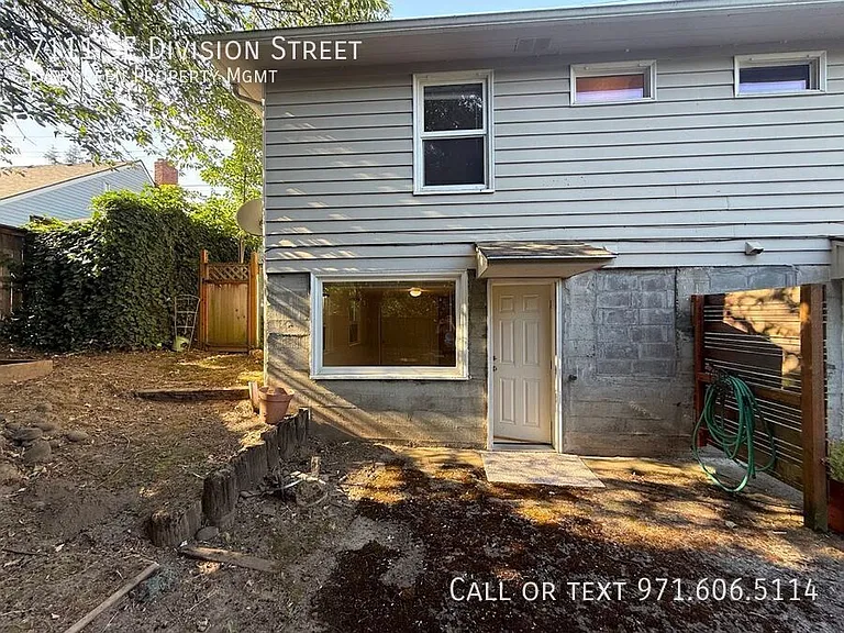 7111 SE Division St — Photo 24
