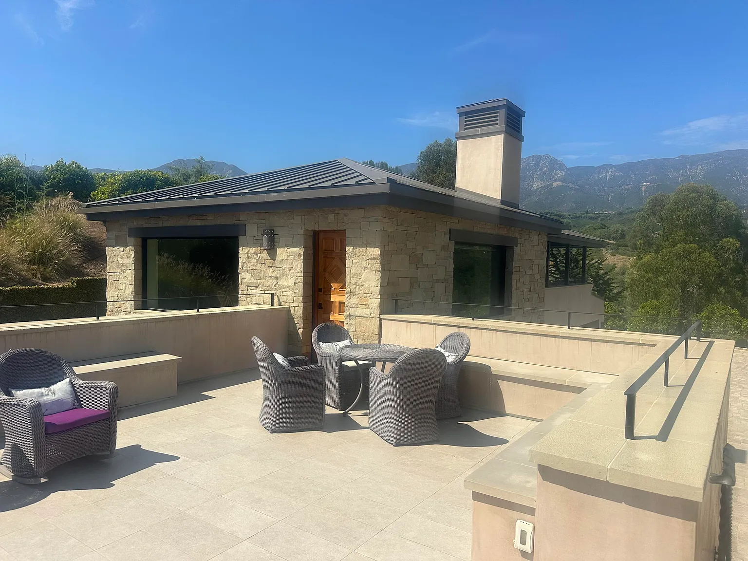 1 bed, 1.0 bath, 850 sqft, $7,500 — Photo 3
