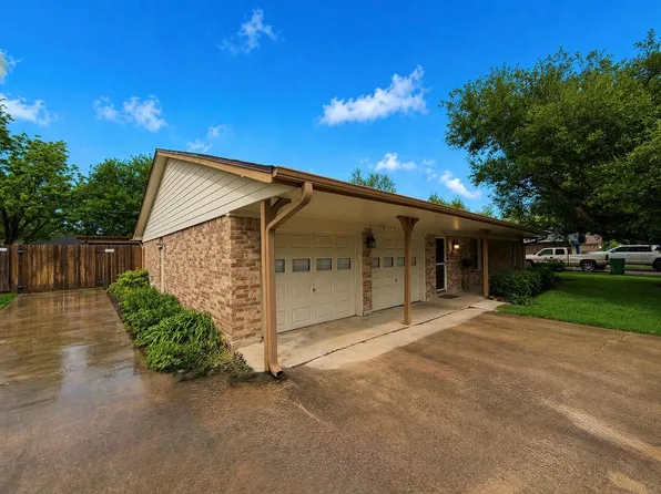913 Cannan Dr, Angleton, TX 77515