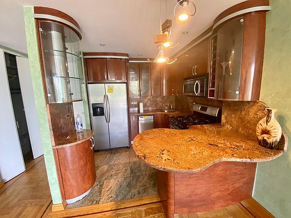 5th image of 3111 Ocean Pkwy #2M