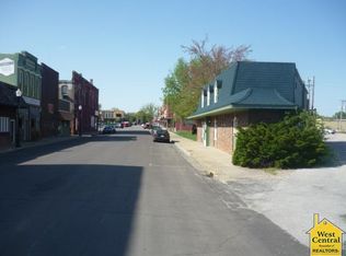 212 S Main St, Clinton, MO 64735