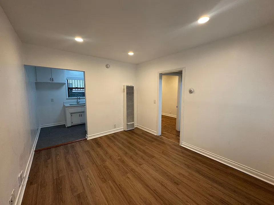 4175 W Broadway