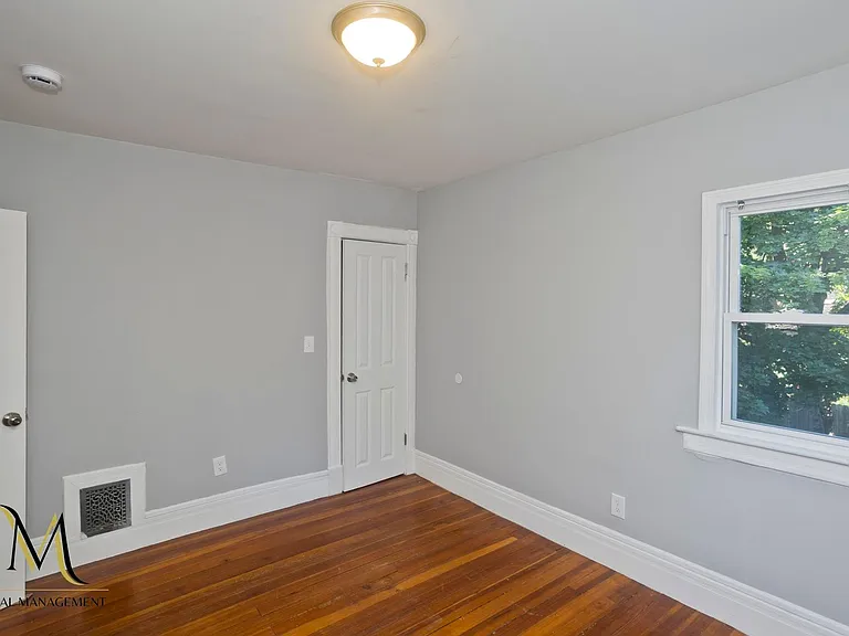 653 Belmont Ave — Photo 14