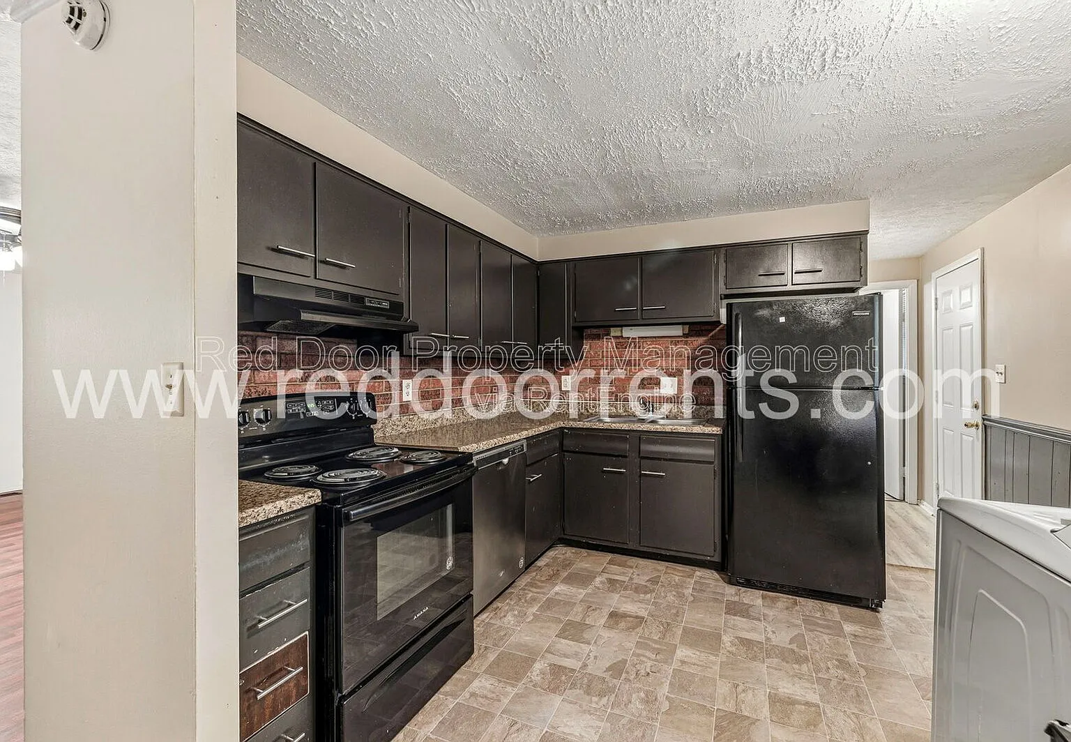 4 bed, 2.0 bath, 1421 sqft, $1,580 — Photo 4