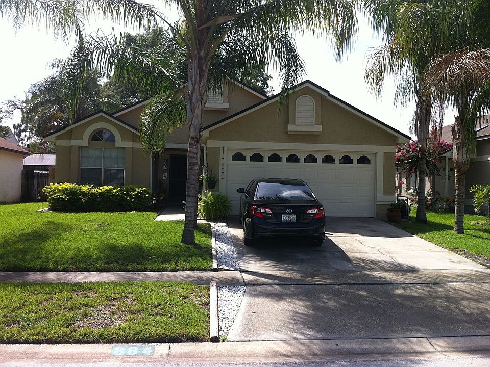 2nd image of 884 Heather Glen Cir