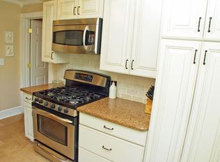 6 West St, Millstone, NJ 08844