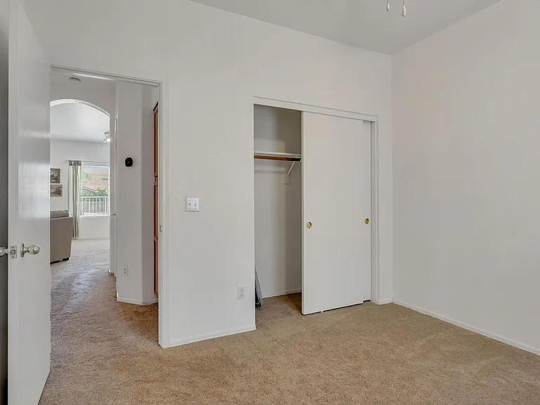 2626 N Ebony — Photo 14