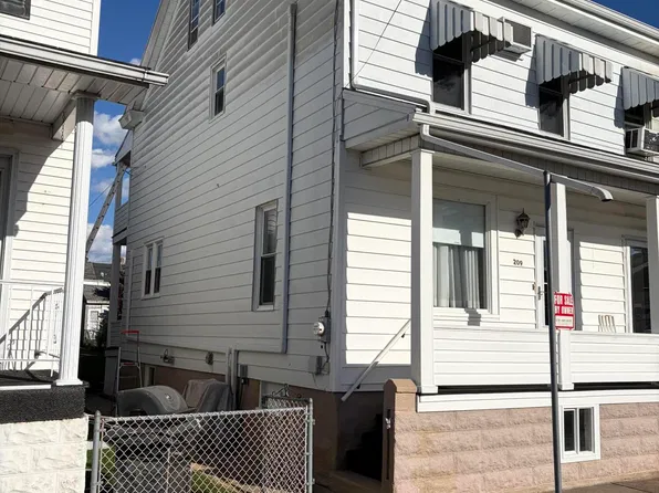 209 S Beech St, Mount Carmel, PA 17851