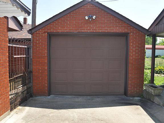 4th image of 185 Fairview Ct