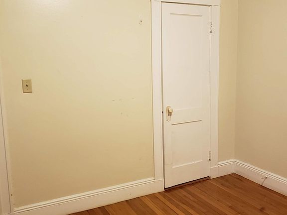 3rd image of 63 Woodstock Ave APT 1B