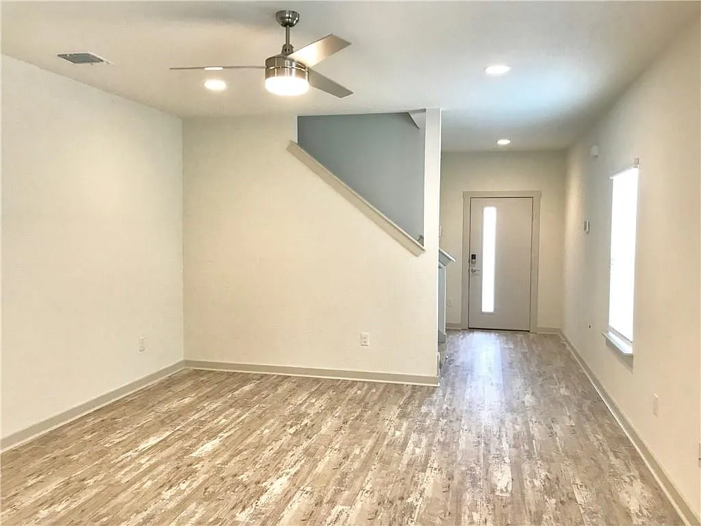 4 bed, 2.5 bath, 2138 sqft, $2,350 — Photo 3