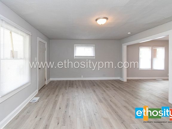 5th image of 802 N Lasalle St #802