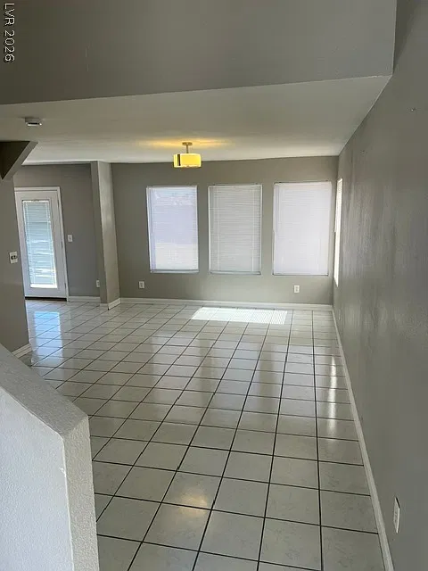 4 bed, 2.5 bath, 1373 sqft, $1,950 — Photo 2