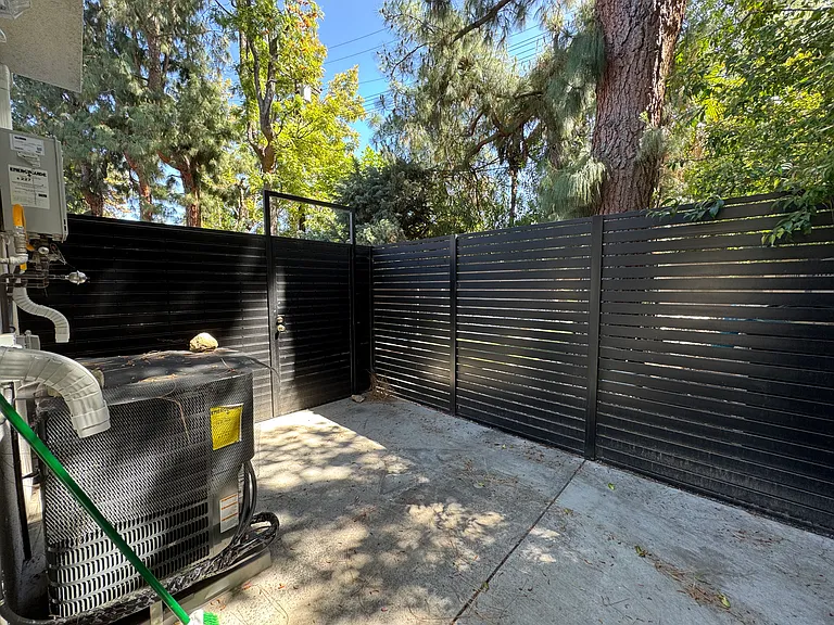 23110 1/2 Mulholland Dr — Photo 15