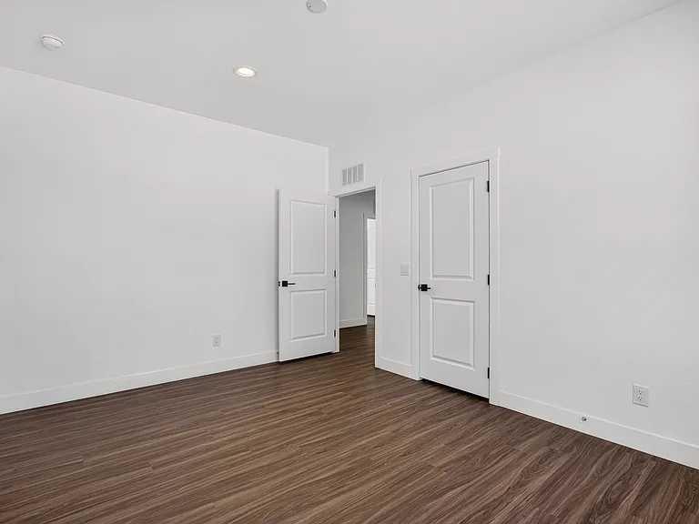 470 E Jessop Ave — Photo 5