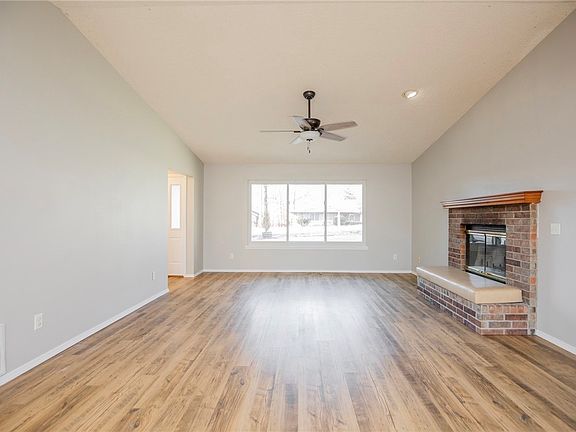 5th image of 9 Cromer Dr