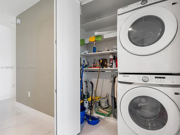 700 NE 24th St #606 — Photo 26