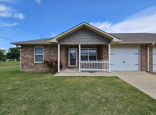 103 & 105 W 11th St #105, Grove, OK 74344