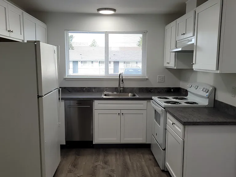 21800 SE Alder Dr #3 — Photo 1