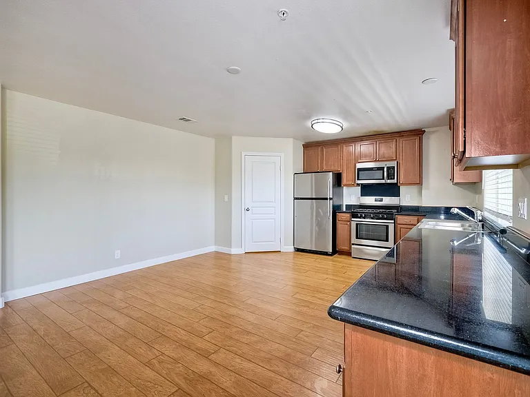 Harborview Apartments — Photo 46
