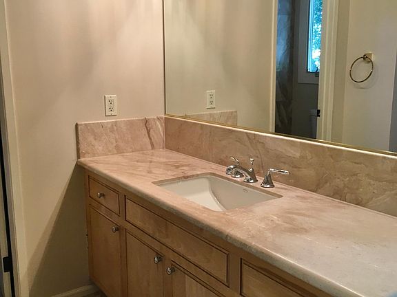 4th image of 1020 Deanna Dr