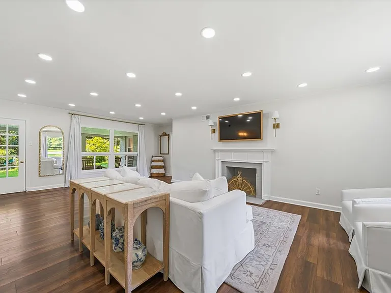 4665 Park Ave — Photo 5