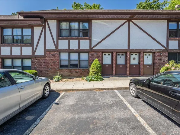 131 Bailey Court #131, Middle Island, NY 11953