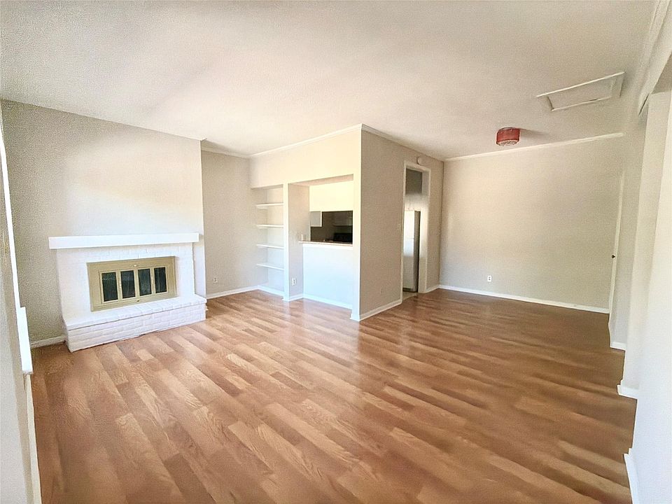 1st image of 728 Bering Dr #10