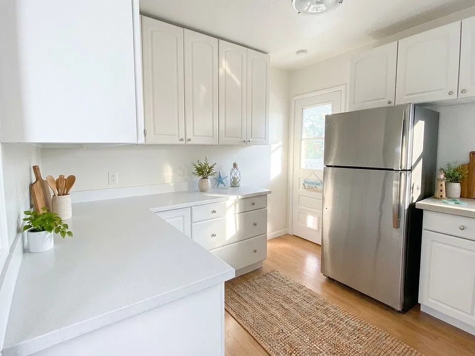 Great University Heights Location 2b/1b! On Site No Charge Laundry! Large Patio Deck!