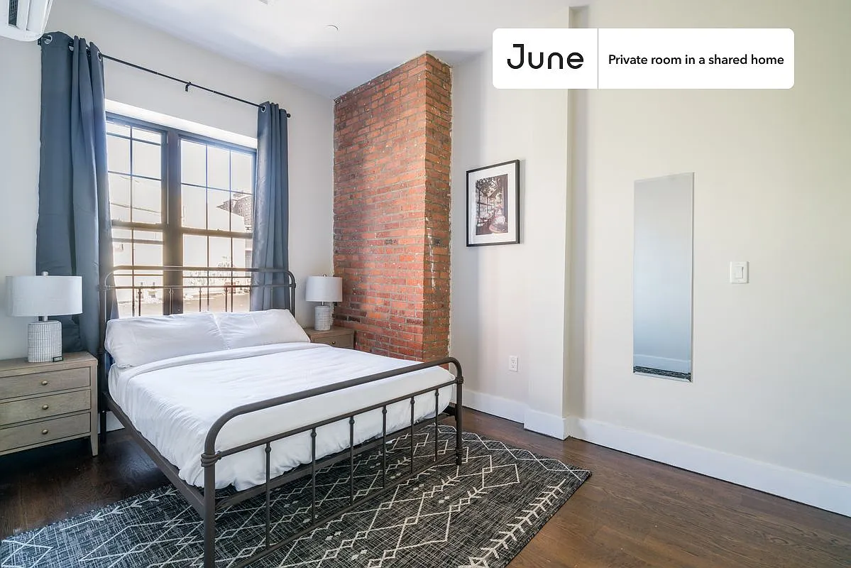 Full bedroom in 4 bed/2 bath home in Bedford-Stuyvesant #1241 C — Photo 1