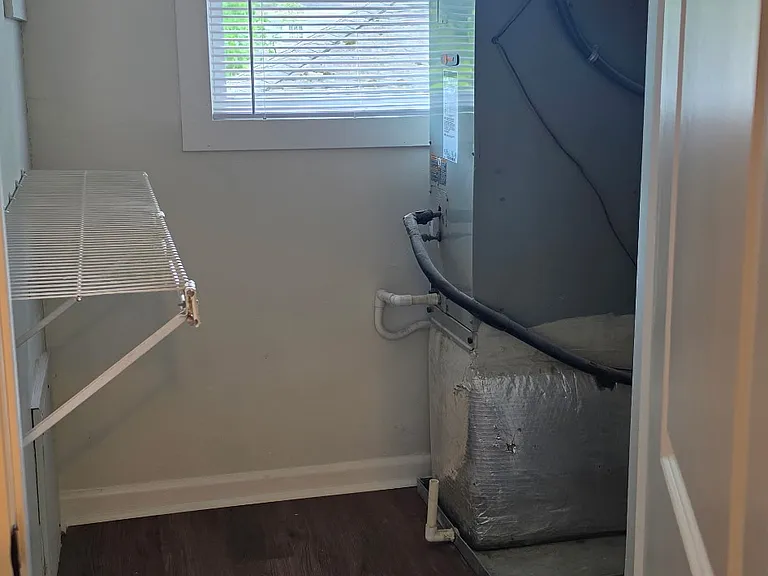 907 Argonne Ave NE #8 — Photo 4