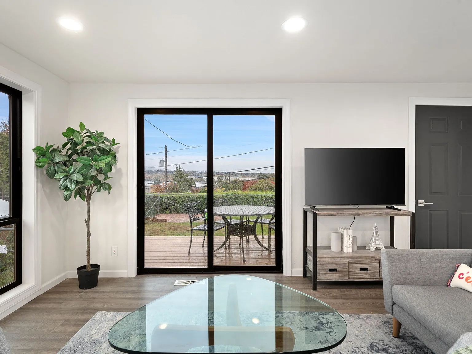 3 bed, 1010 sqft, $3,250 — Photo 4