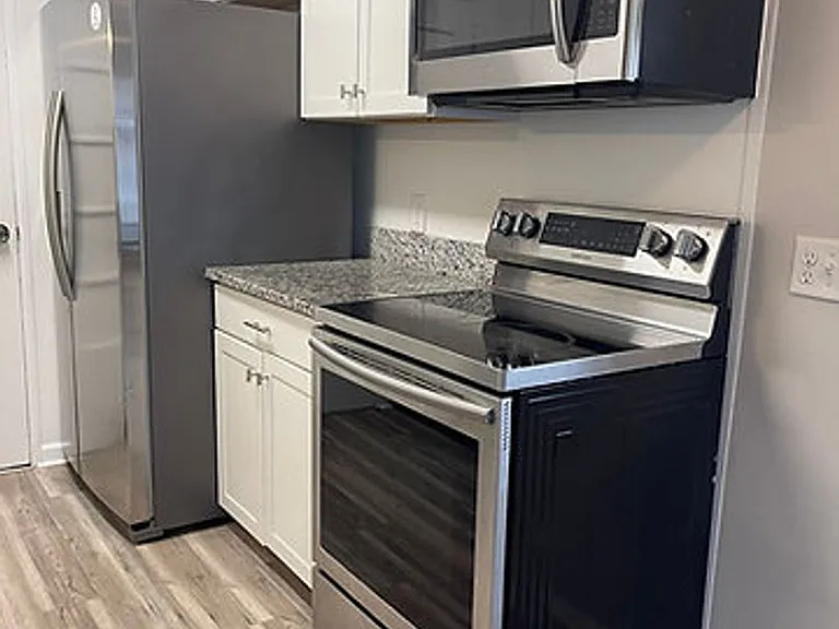 313 N College Ave — Photo 4
